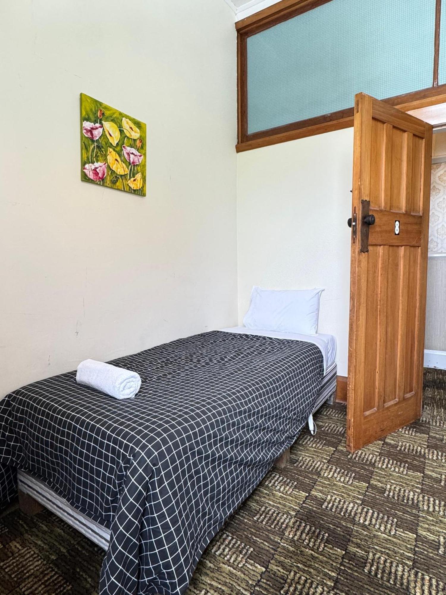 Gladstone Hotel Феърли Екстериор снимка