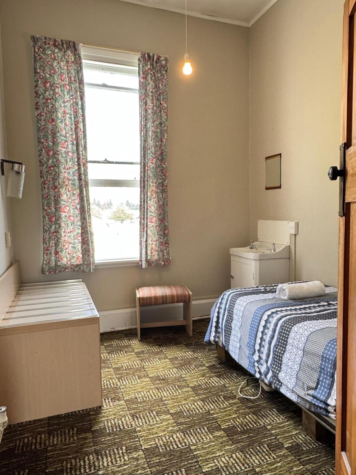 Gladstone Hotel Феърли Екстериор снимка